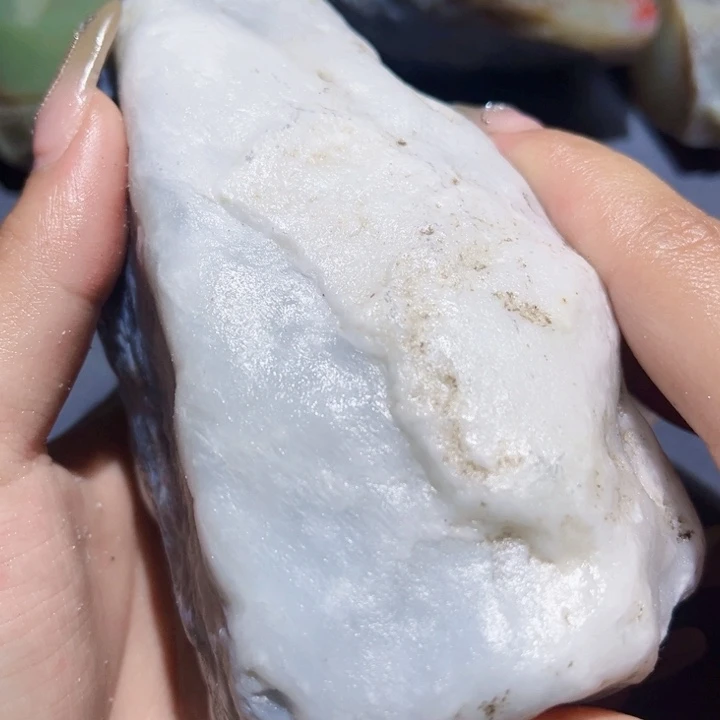 和田玉（糖玉）未镶嵌珠宝奇石