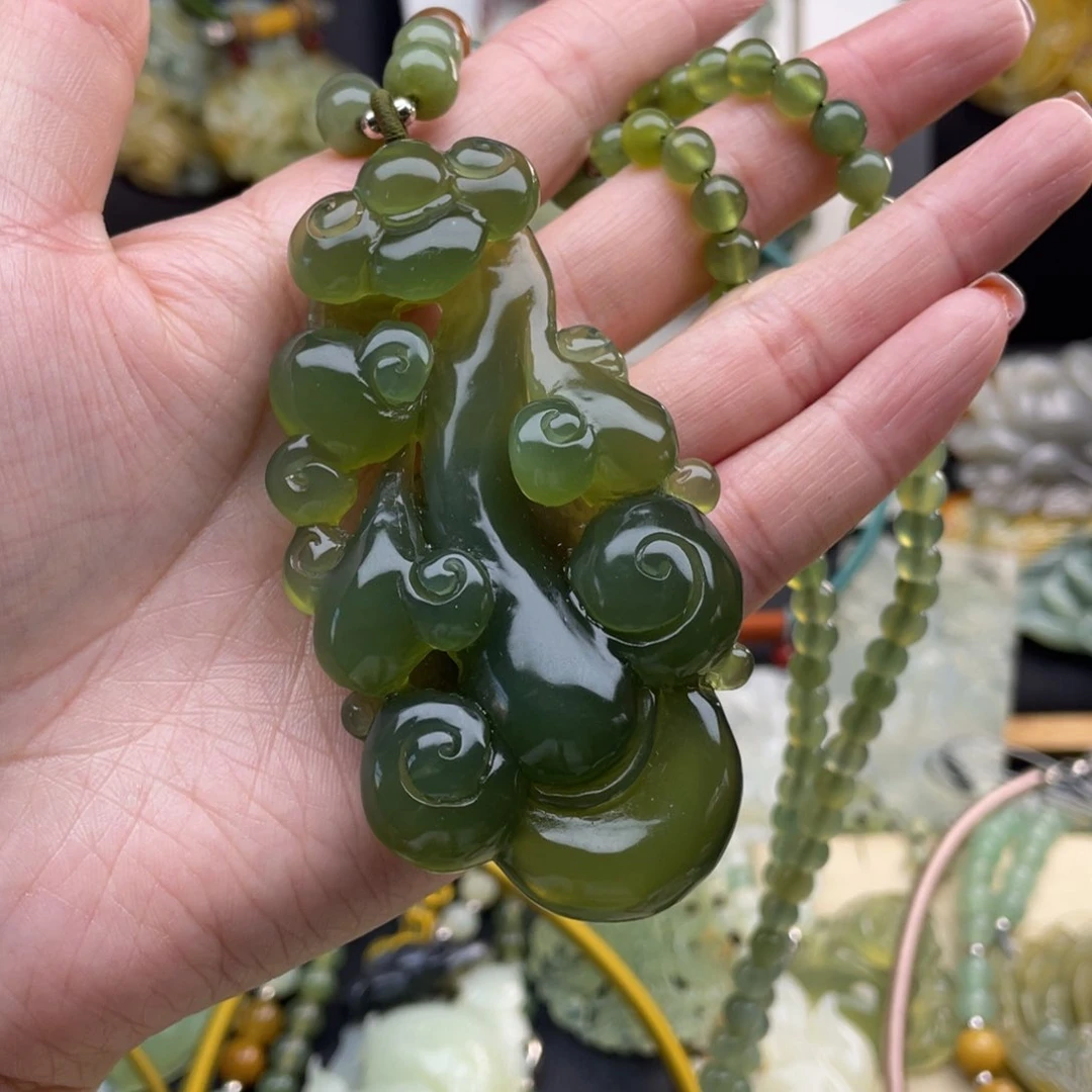 蛇纹石玉颈饰未镶嵌