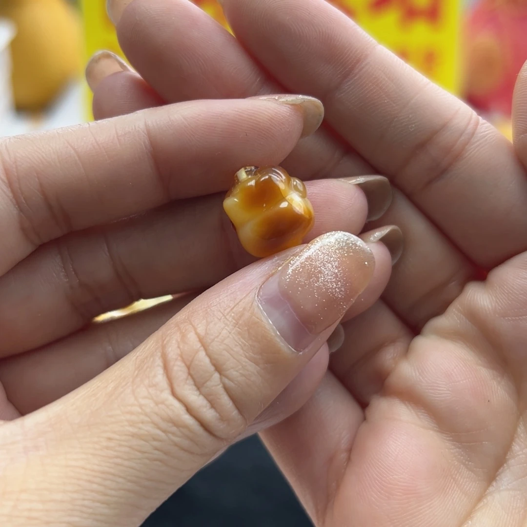 琥珀珠宝奇石未镶嵌