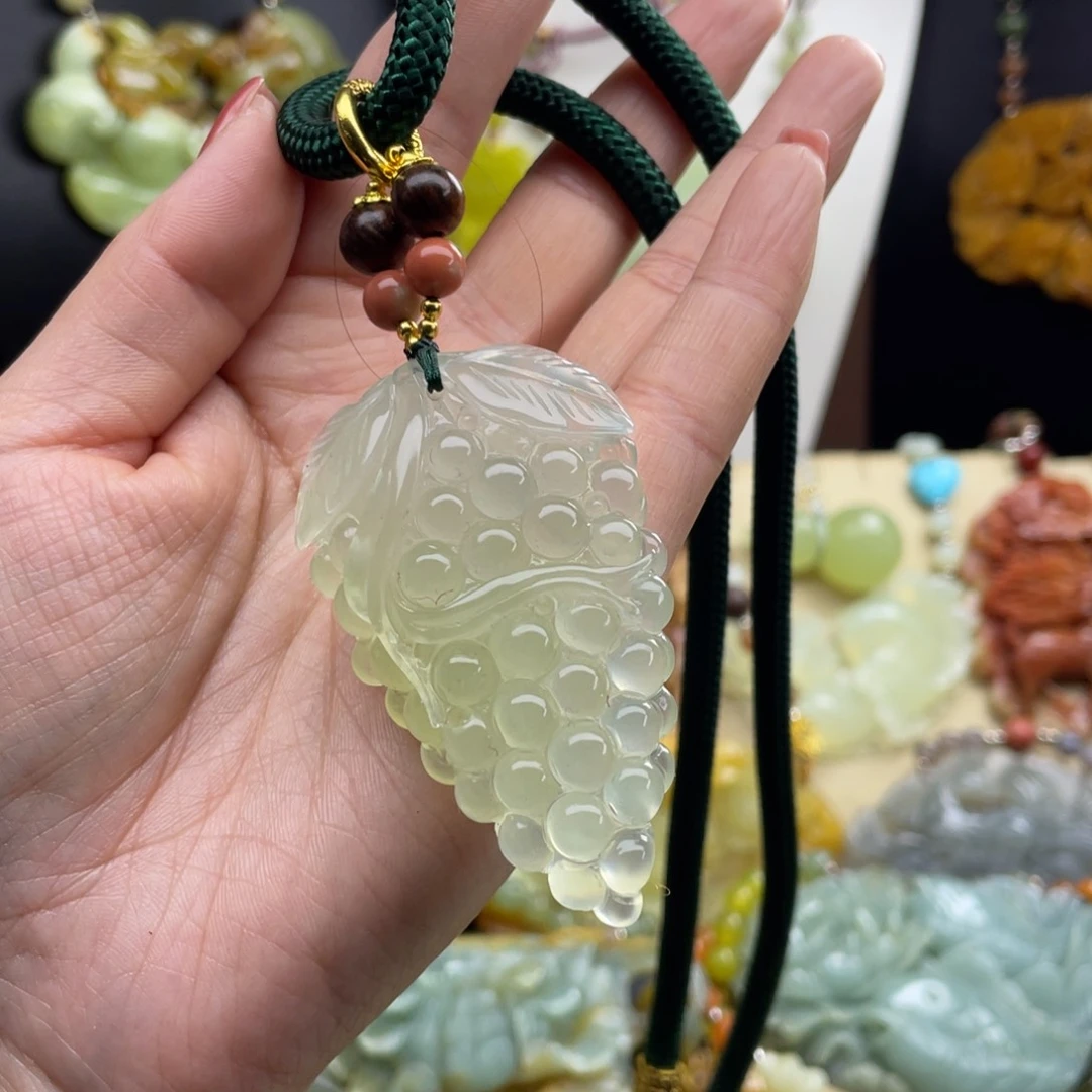 未镶嵌蛇纹石玉颈饰