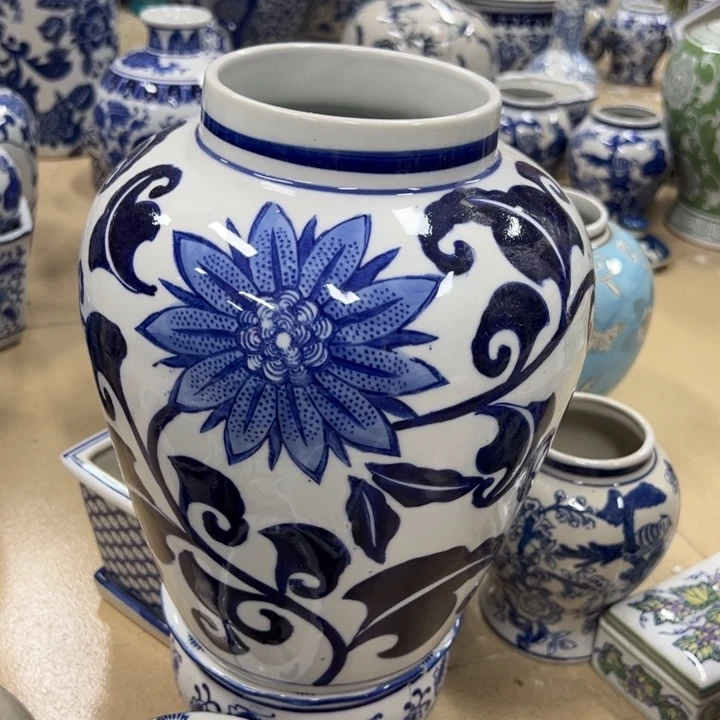 瓷片微瑕陶瓶。。。。。。。。。。。。。。。。。