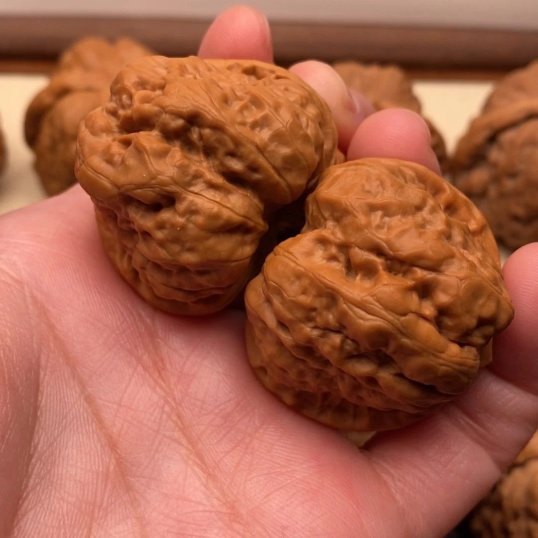 【闪购商品】把件文玩核桃漏边38左右