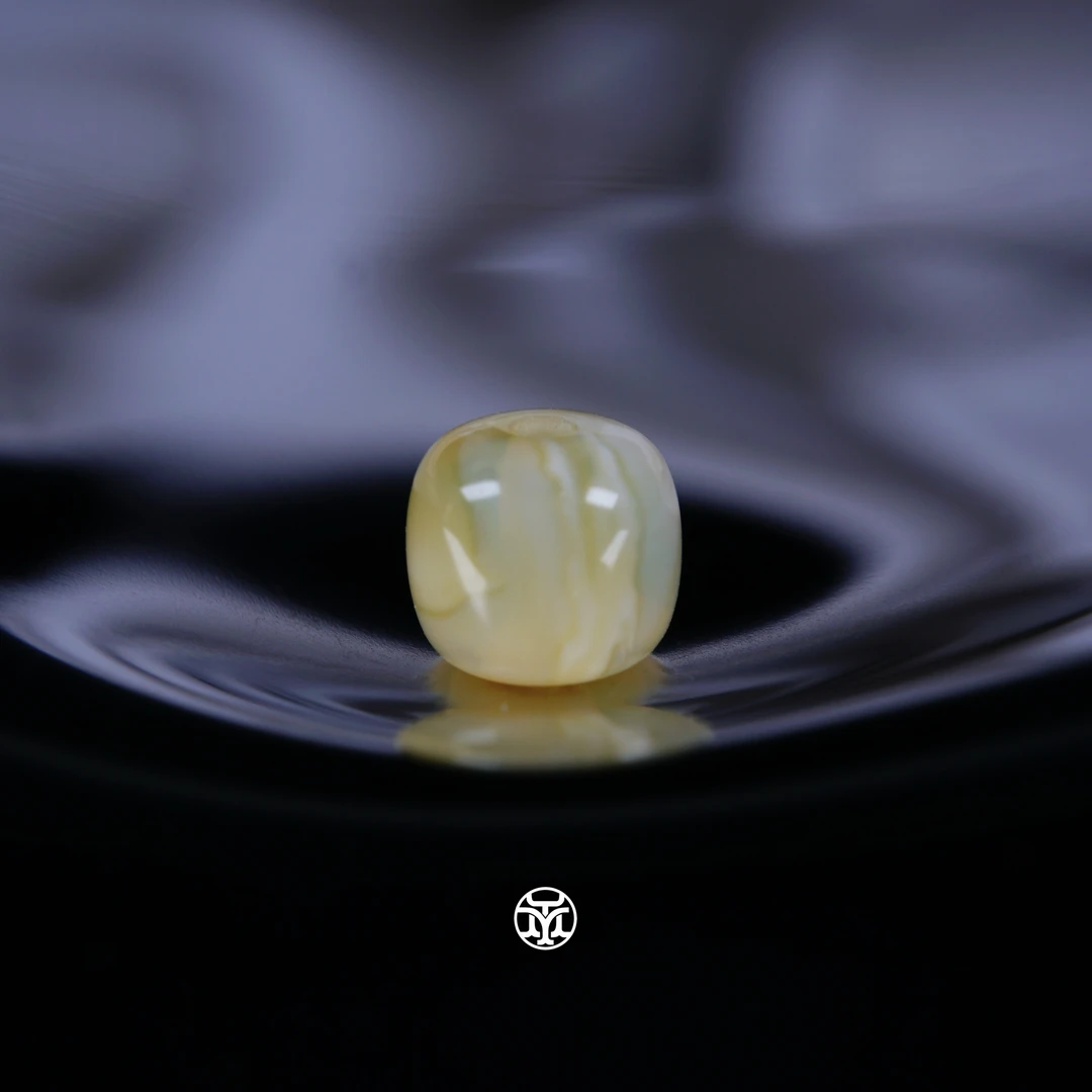 A27（6.7mm）6毫米荧光金白老型配珠 一物一拍 天然俄料琥珀蜜蜡