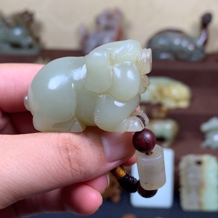 和田玉未镶嵌把件