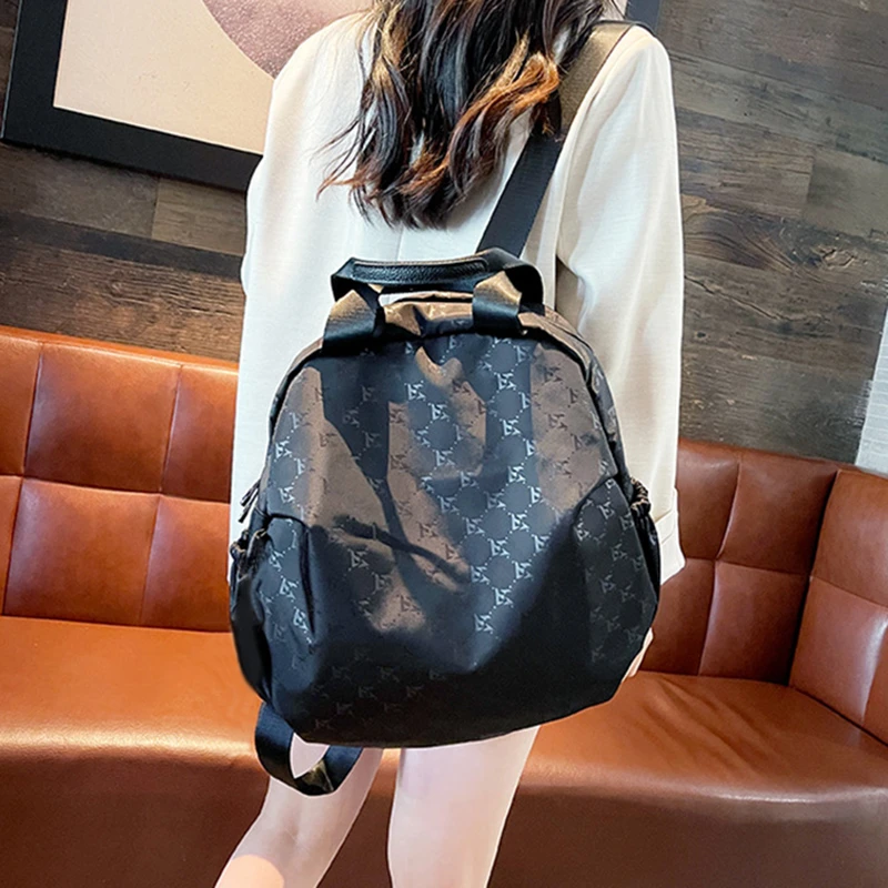 新款时尚2025个性大容量印花轻便双肩包女包防水出游背包旅行包潮