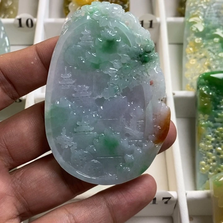 颈饰未镶嵌翡翠大**沙山水