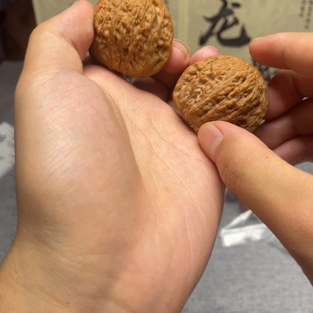 文玩核桃把件绣球 010