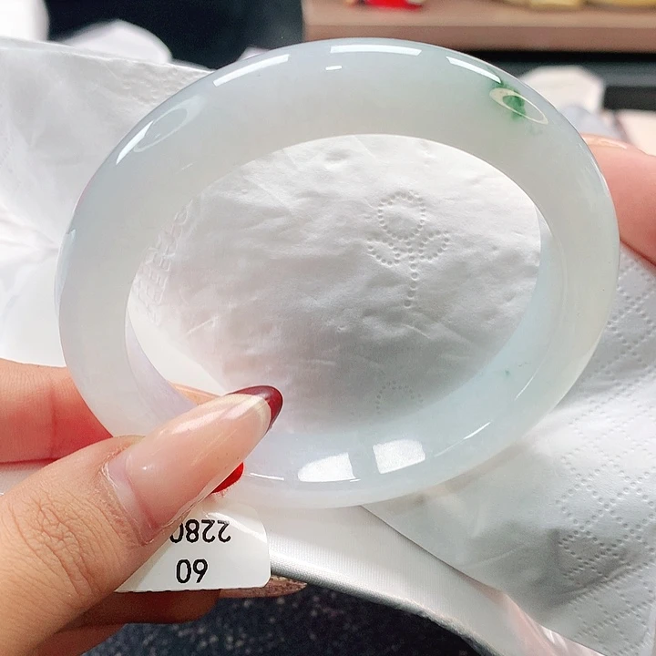 未镶嵌手镯翡翠白冰底飘一抹翠