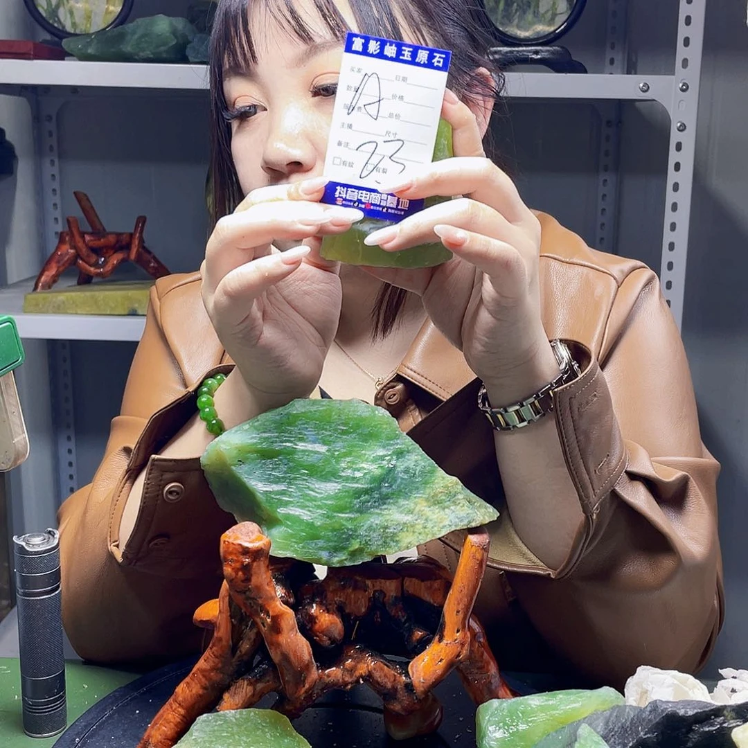 蛇纹石玉未镶嵌岫玉戏*哥