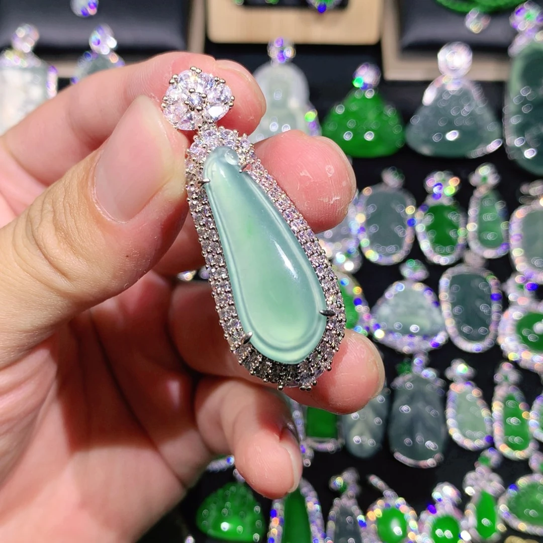 翡翠未镶嵌吊坠(赠链)