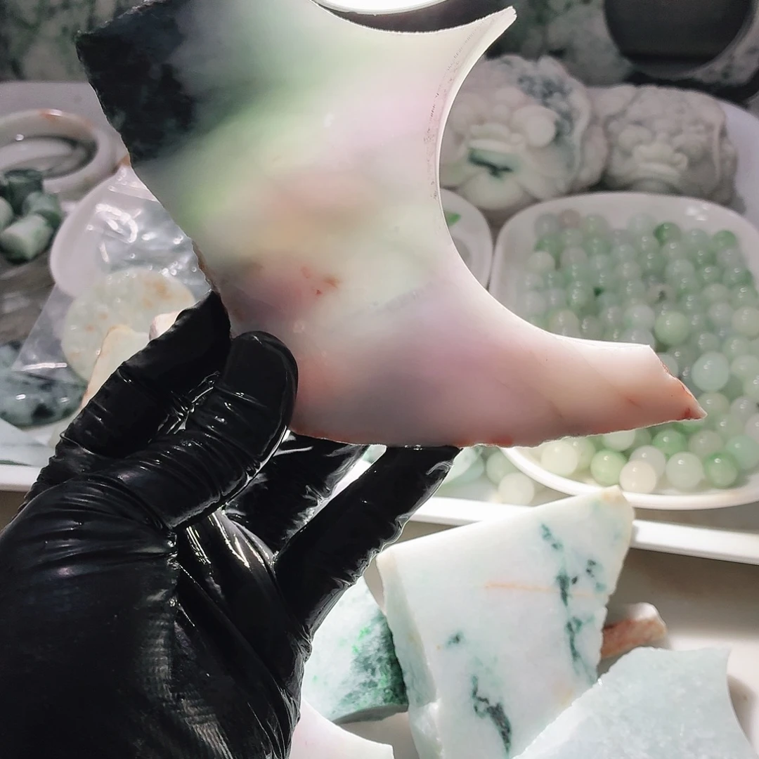 翡翠未镶嵌颈饰边角料