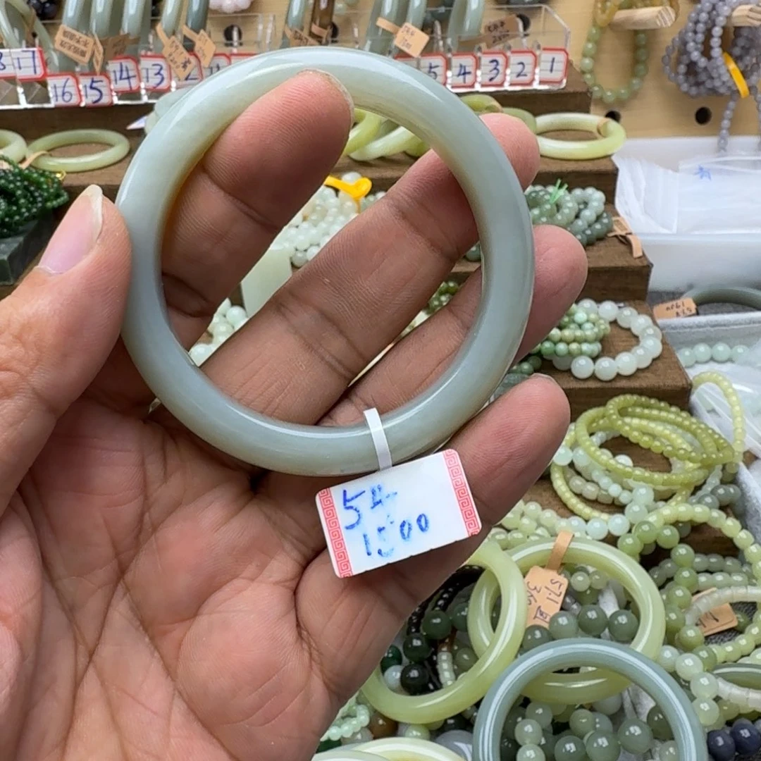 一***黏和田玉未镶嵌手镯