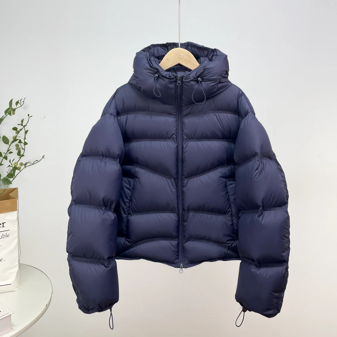 【现货+运费险】95绒零压感云朵泡芙羽绒服女短款连帽冬款保暖8889