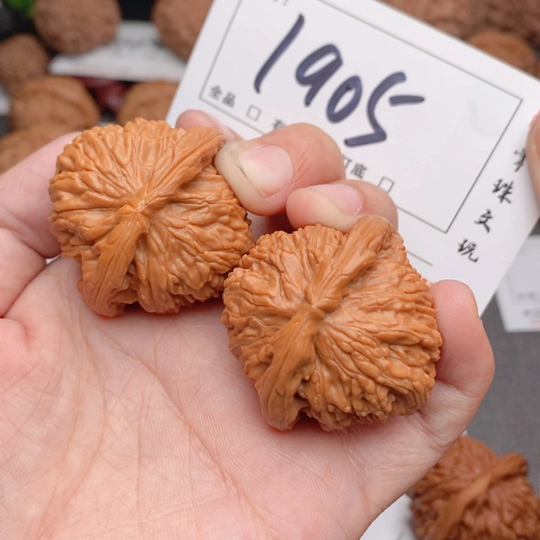 文玩核桃吊坠40白狮子1905