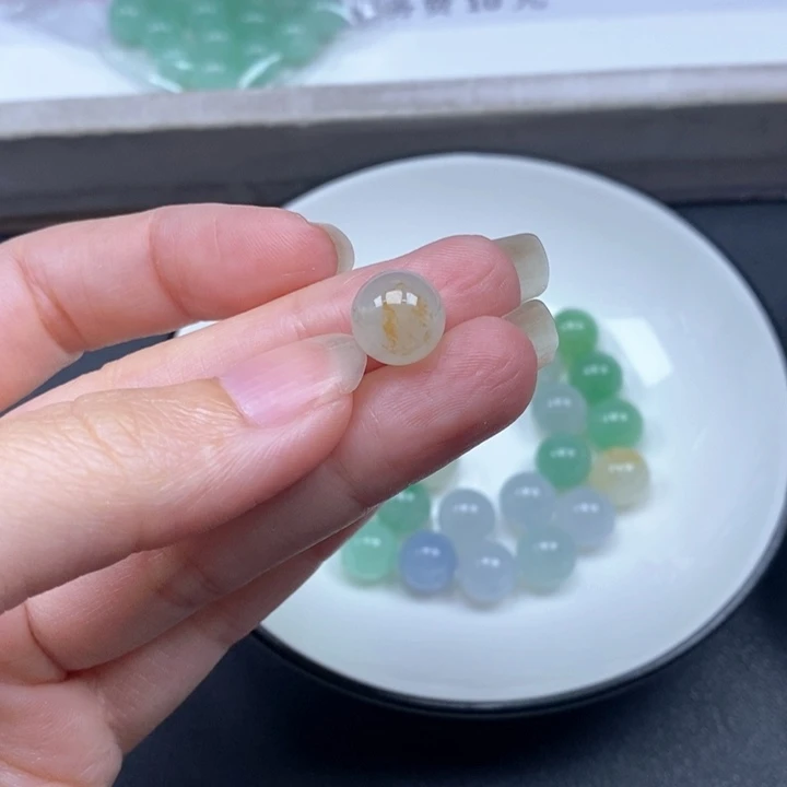 枯***蝶翡翠未镶嵌颈饰翡翠