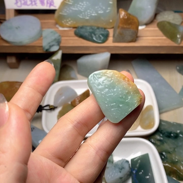 翡翠未镶嵌颈饰天然