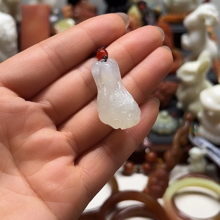 蛇纹石玉吊坠未镶嵌