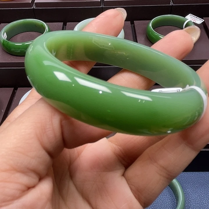 和田玉（碧玉）未镶嵌手镯