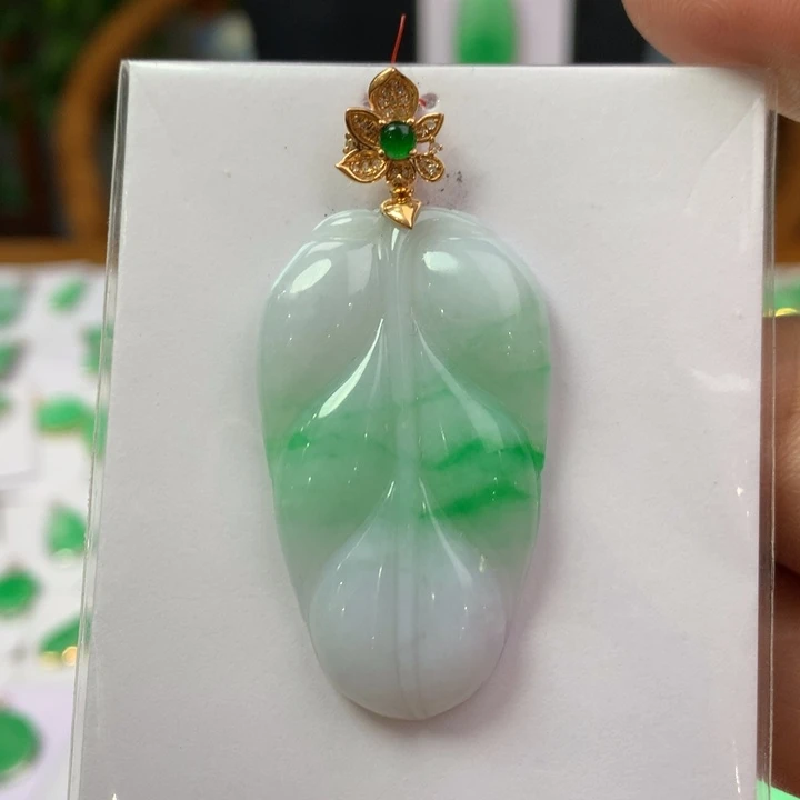 翡翠颈饰18K金镶嵌翡翠