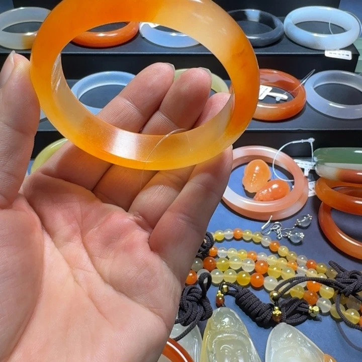 石英质玉（金丝玉）未镶嵌手镯58