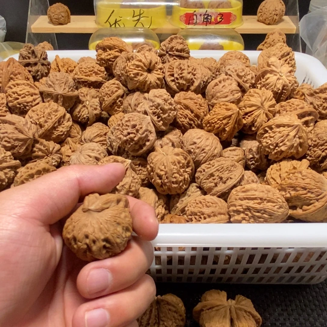 苗***腾文玩核桃吊坠核桃异形