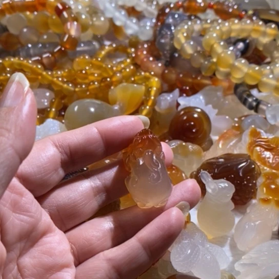 玛瑙/玉髓玛瑙吊坠未镶嵌