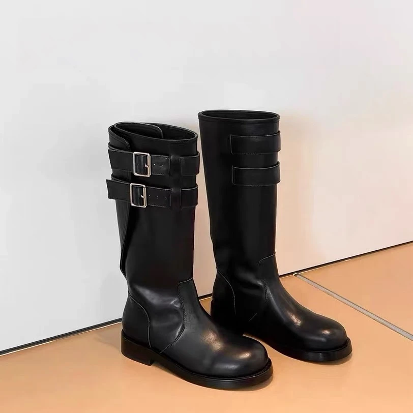 黑色皮带扣低跟中筒机车真皮秋冬新款圆头高筒骑士靴子