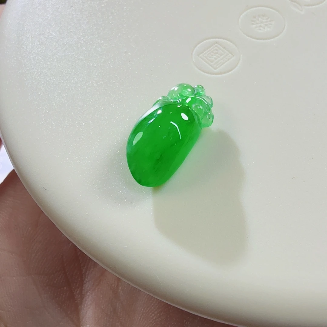翡翠未镶嵌颈饰瓜