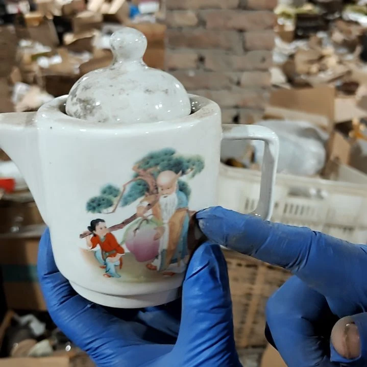 摆件盘子碗茶壶啥都有