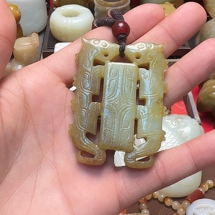 用***8和田玉未镶嵌挂件