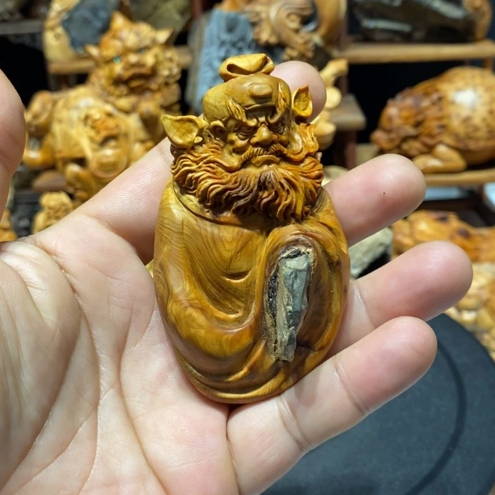 柏木（崖柏）崖柏根抱石钟馗小手把件