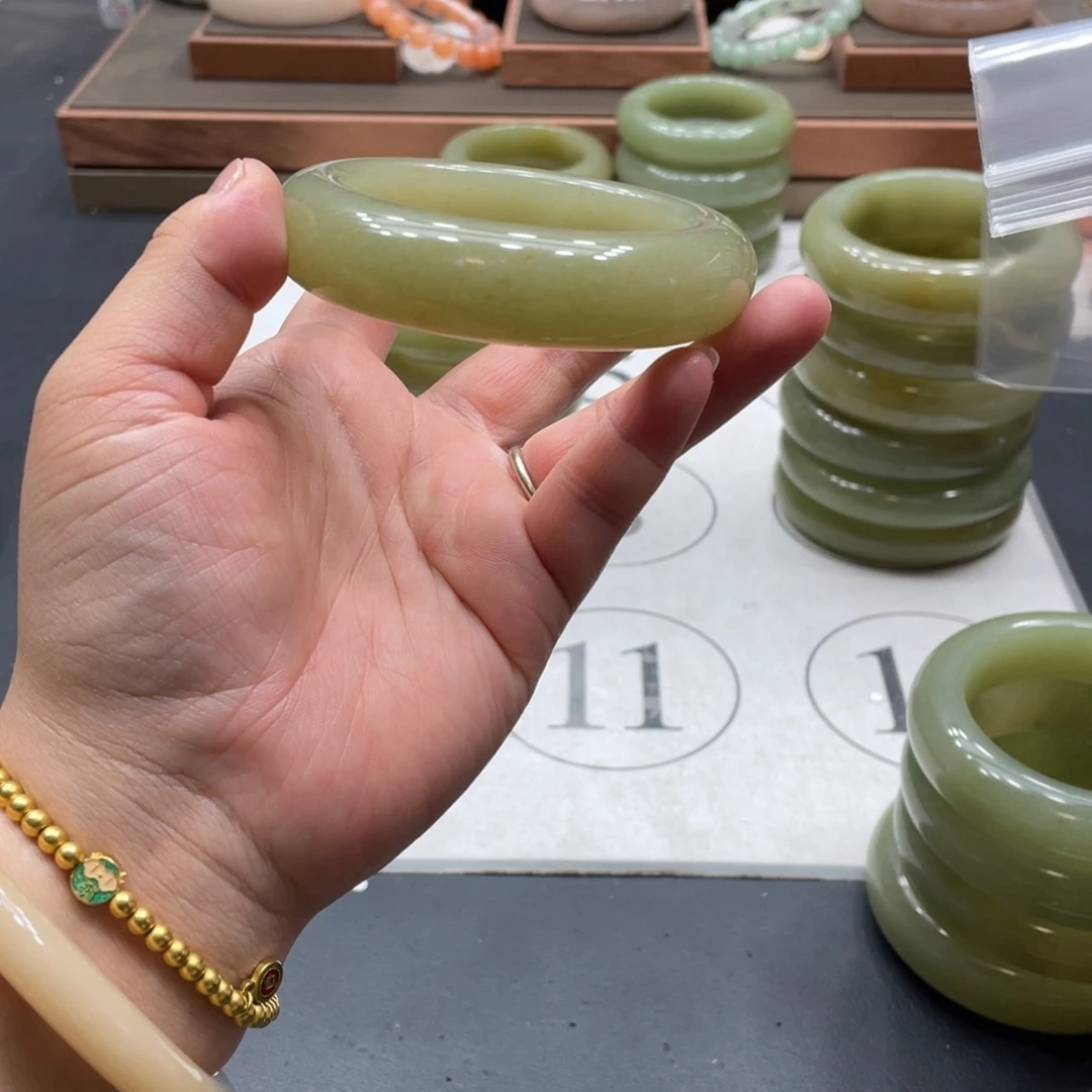 䶮***石英质玉手镯未镶嵌