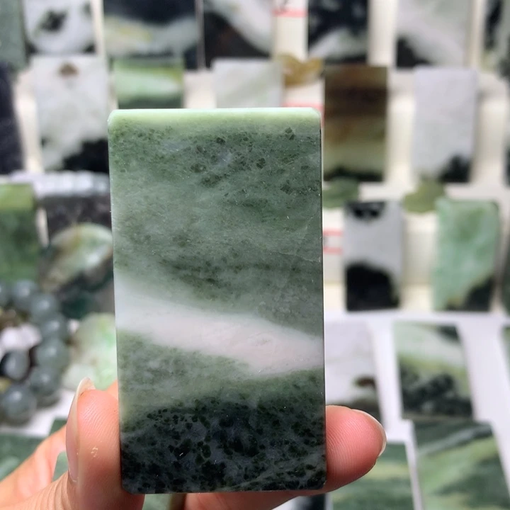 L***n独山玉未镶嵌颈饰