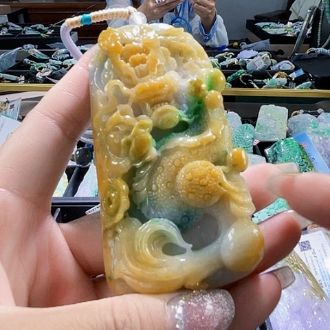 颈饰未镶嵌翡翠一个