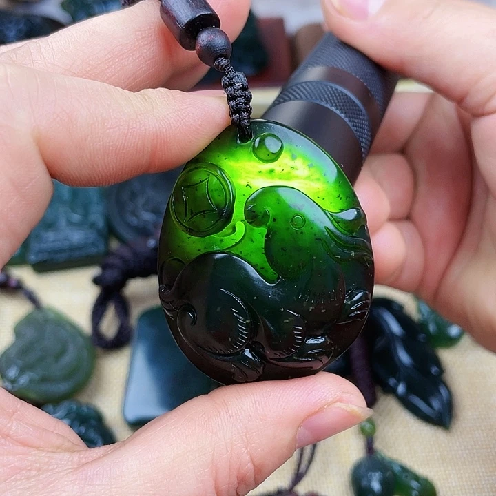 蛇纹石玉未镶嵌挂件前途无量