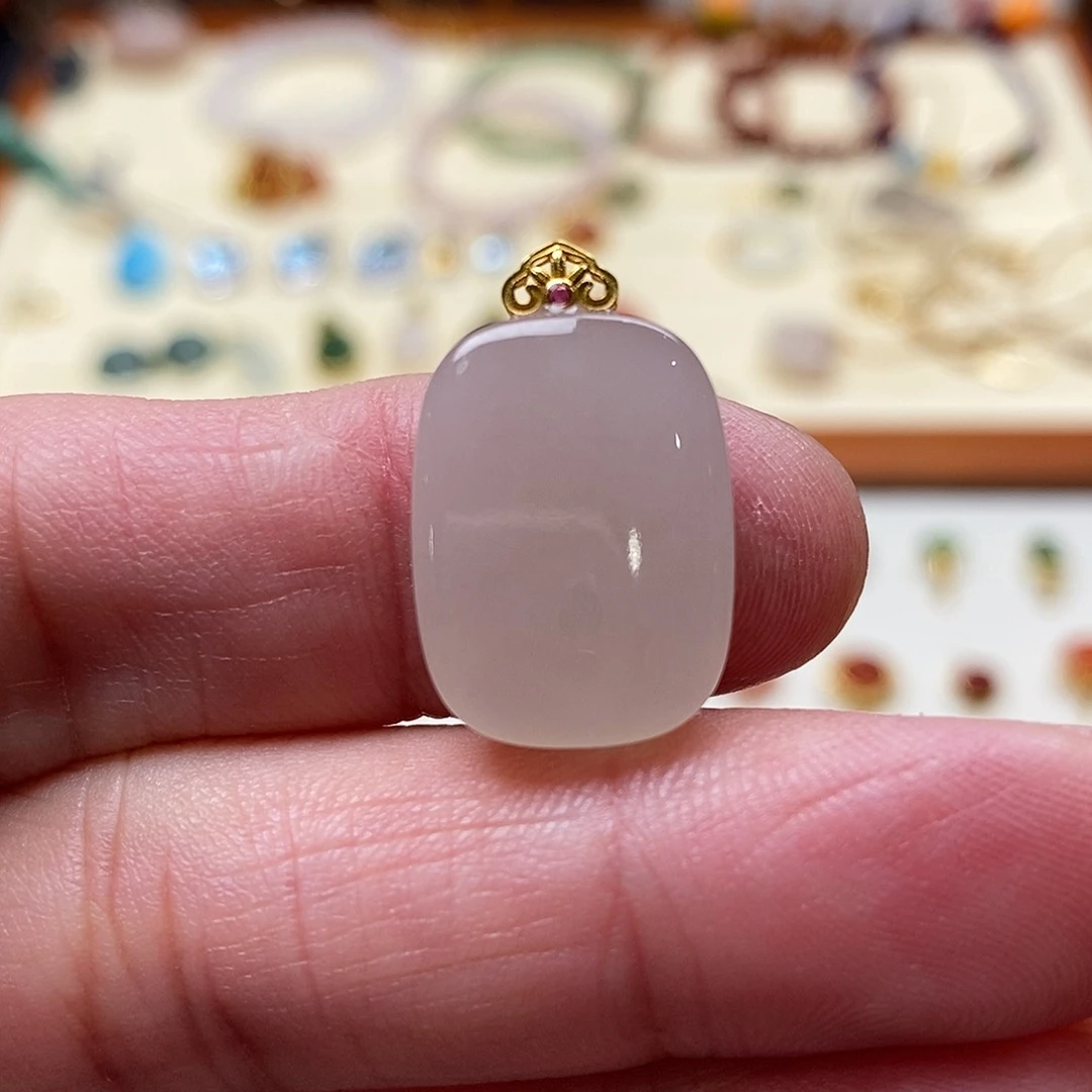 和田玉吊坠(不含链)18K金镶嵌屈*纸