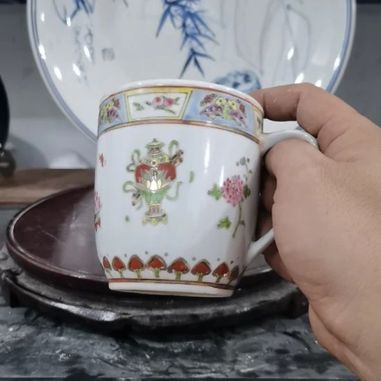 小***杰当代景德镇陶瓷工艺品