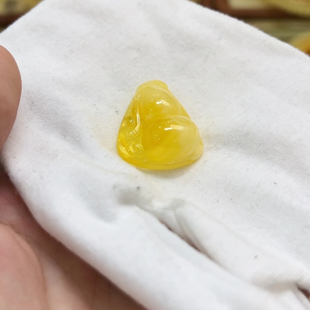 蜜蜡未镶嵌珠宝奇石