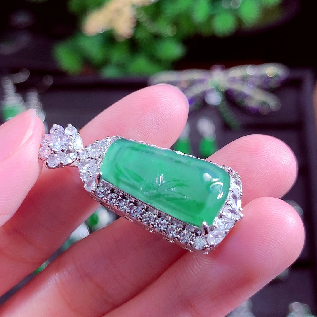 颈饰未镶嵌翡翠天然