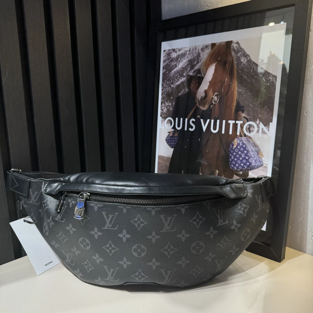 95新 LouisVuitton/路易威登 98新黑武士discovery腰包 92286829