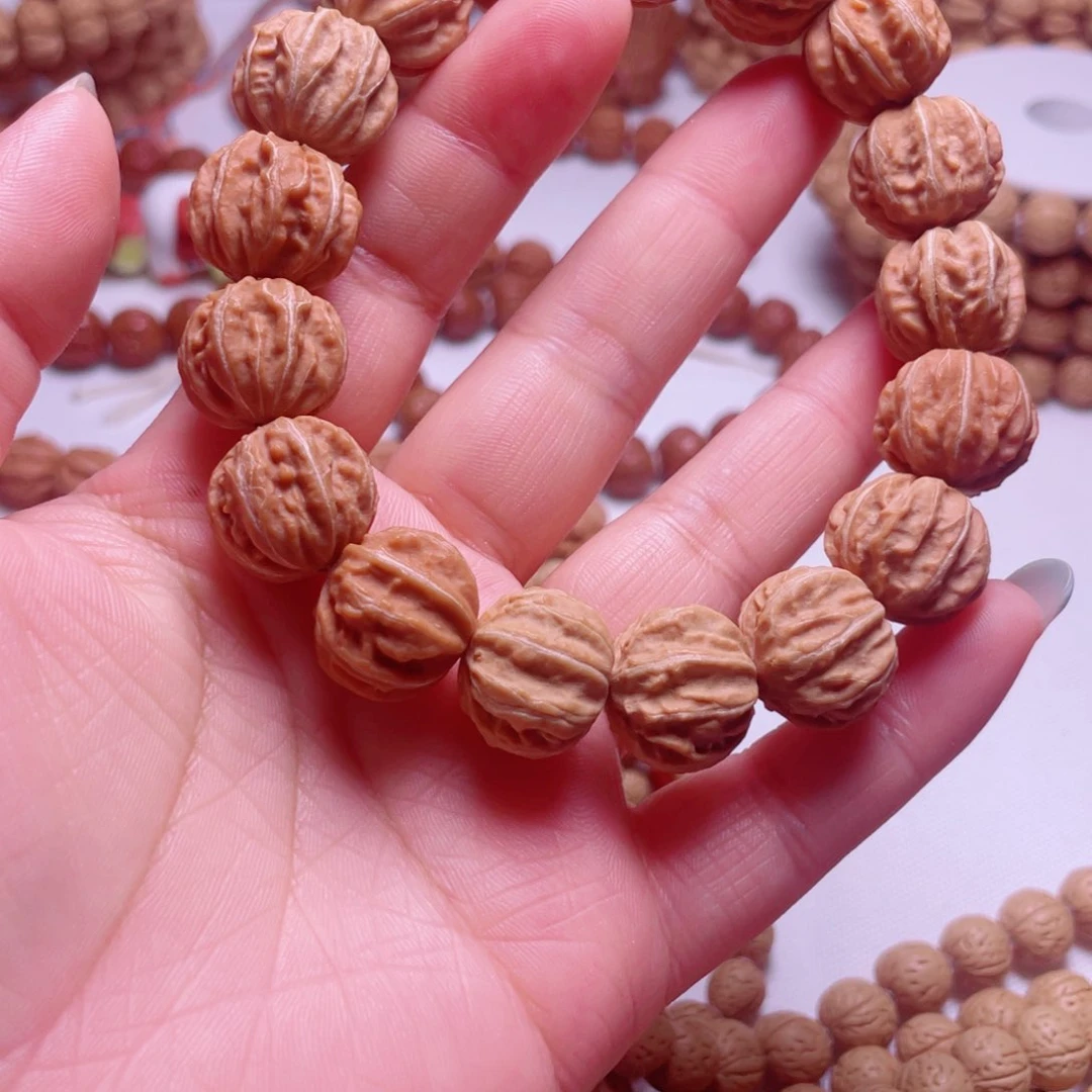 C***6文玩核桃吊坠京八棱