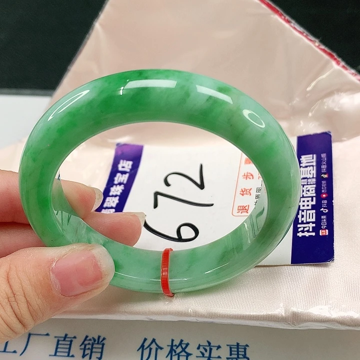 翡翠手镯未镶嵌翡翠