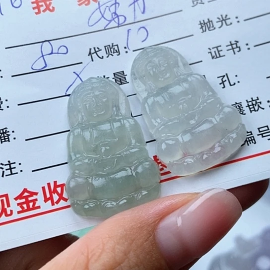翡翠未镶嵌颈饰努****?