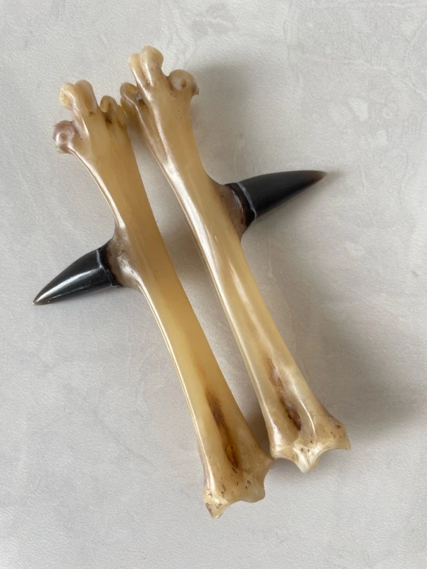 鸡爪骨手把件半玉化乌鸡小黑蹬一对