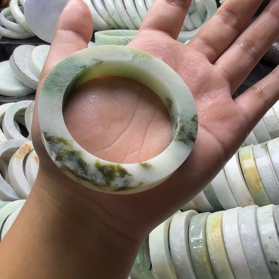 l***n定制翡翠未镶嵌翡翠手镯定制