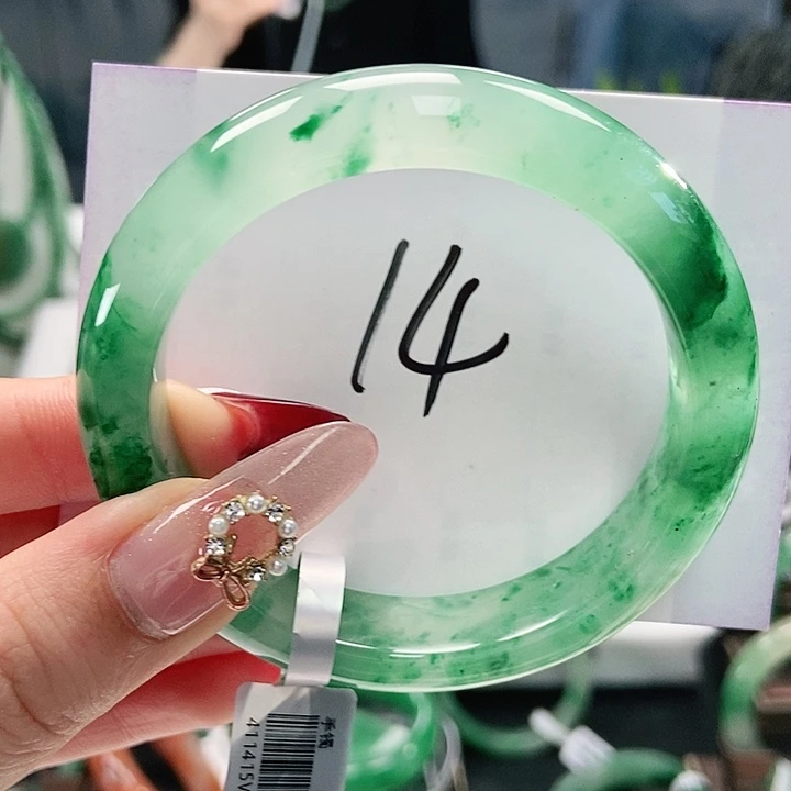 石英质玉手镯未镶嵌天然A货非洲翠手镯