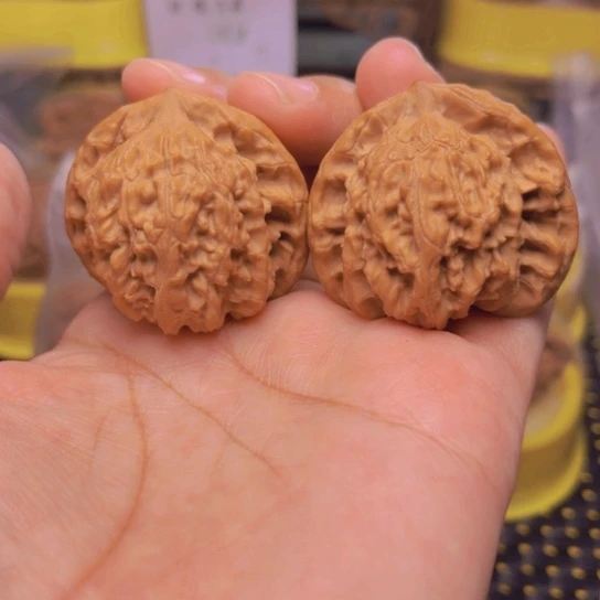 文玩核桃吊坠霞云岭