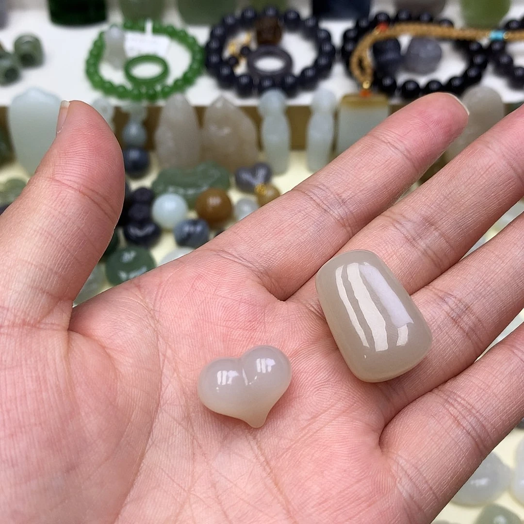 九***月颈饰未镶嵌和田玉