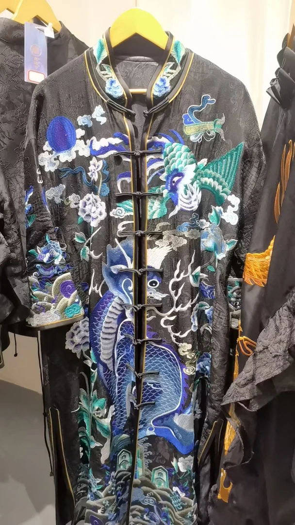 凤徕兮私人定制黑底蓝麒麟重工刺绣立领长风衣