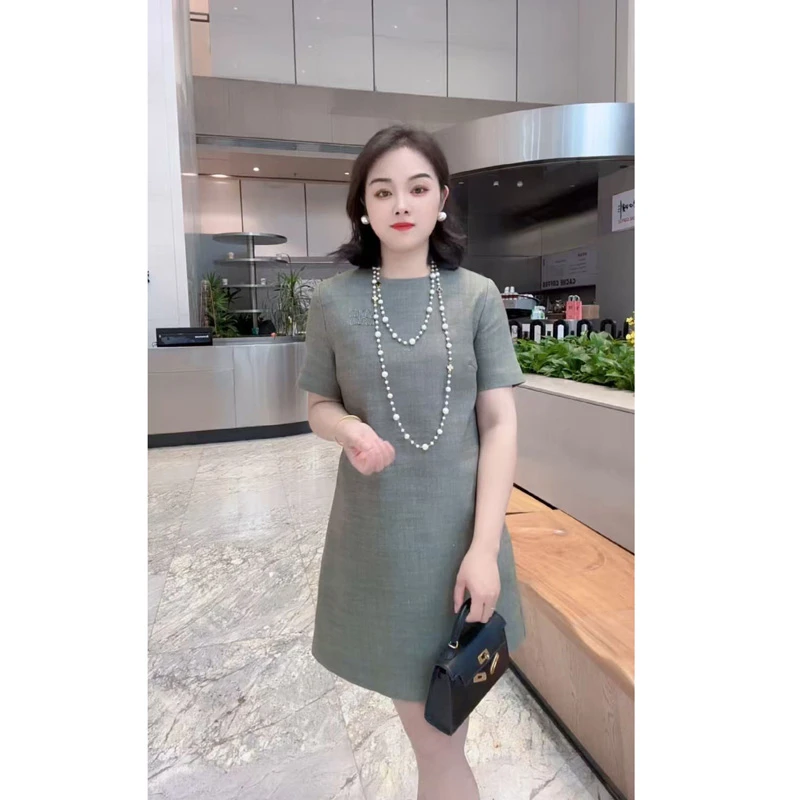 2025年夏季新款优雅墨绿色亚麻连衣裙显瘦A字裙简约宽松休闲百搭